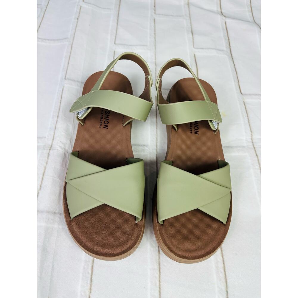 NWT olive green sandals  sz 6